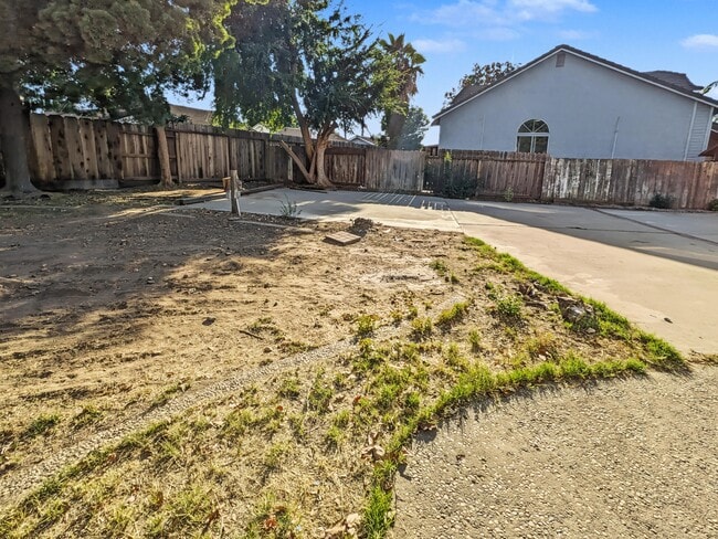 Building Photo - 3016 Park Royal Dr