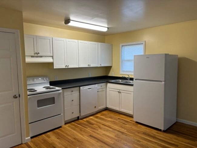 Building Photo - 10 Townview Dr