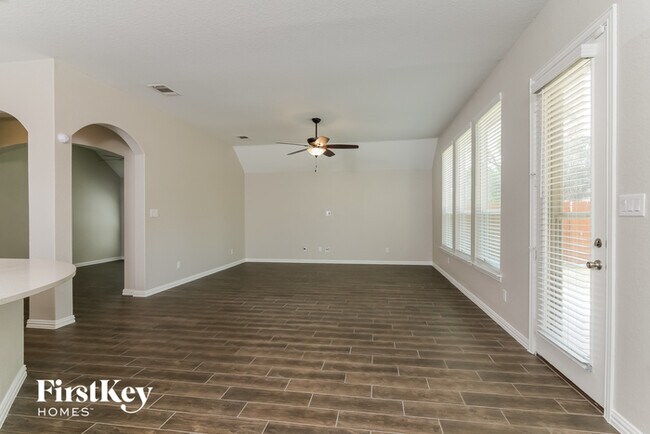 Building Photo - 15231 Maskette Ave
