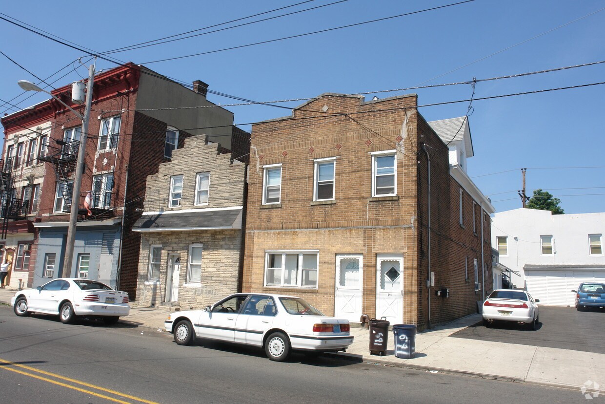 Building Photo - 689-671 State St