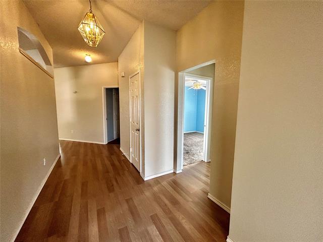 Building Photo - 909 Meadowlark Dr