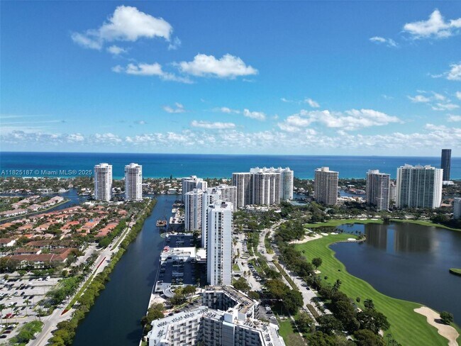 Foto del edificio - 3675 N Country Club Dr