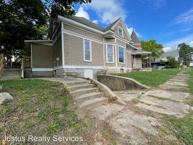 Building Photo - 2 br, 1 bath House - 203 N 10th