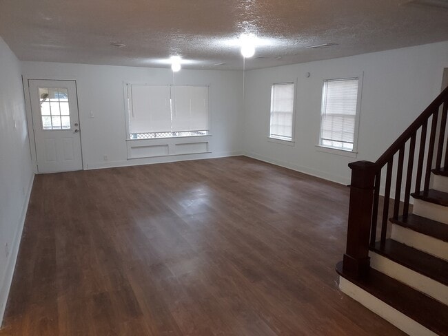 Building Photo - 6 Sunset Circle B