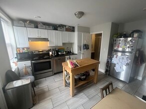 Building Photo - 220 Hanover St