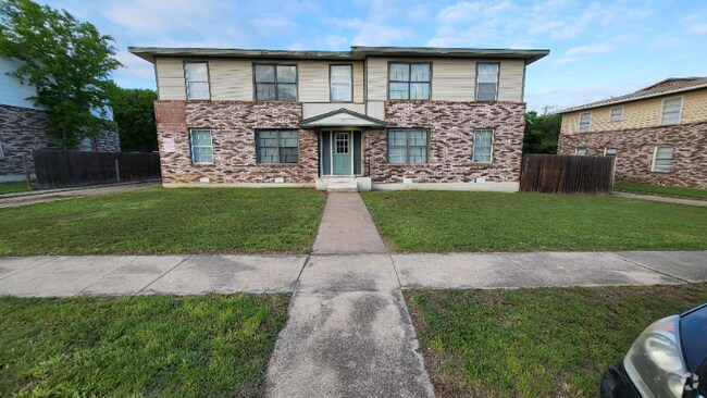 Building Photo - 901 Sissom Rd