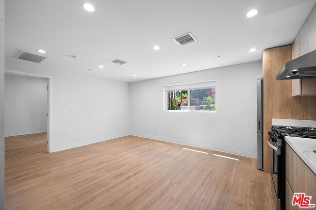 Foto del edificio - 1530 S Hayworth Ave