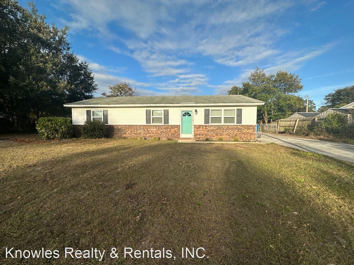 3 br, 1.5 bath House 318 Wallington Road House Rental in Wilmington