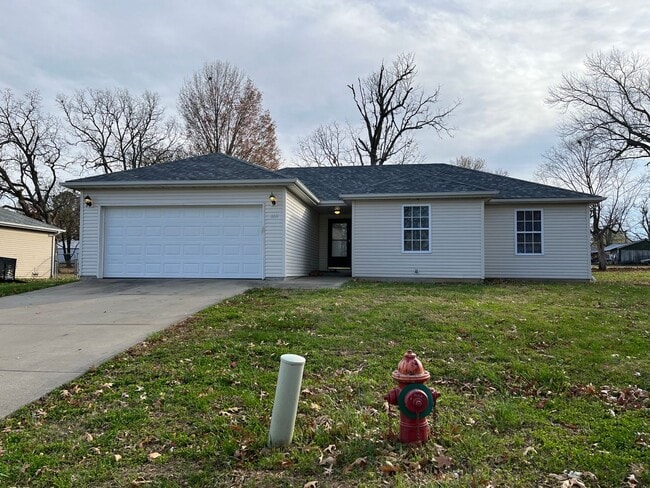 Building Photo - A new year A new home ....Price Drop !!! G...
