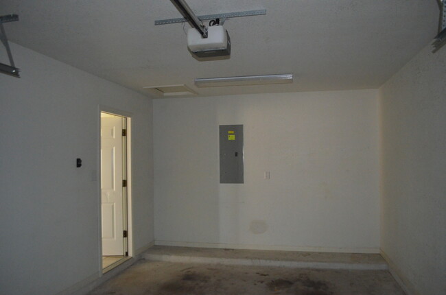 Foto del edificio - 907 Mcclure Ln