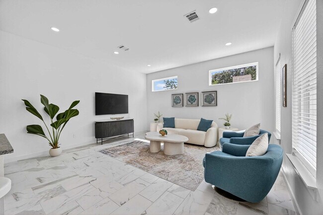 Building Photo - 2914 El Fenice Ln