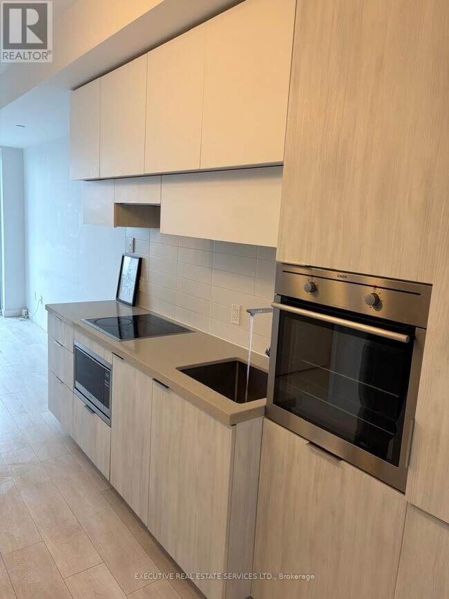 Building Photo - 8 Eglinton Ave E