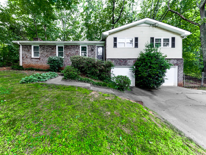 Primary Photo - Remodeled 3 Bedroom Brick Ranch in Acworth