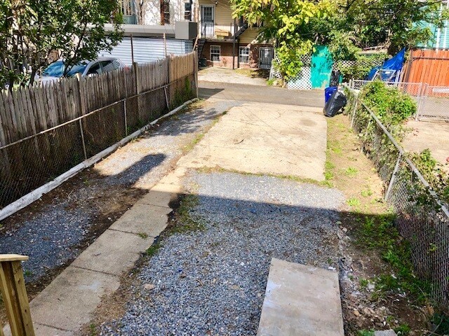 Rear Parking - 635 Kenyon St NW