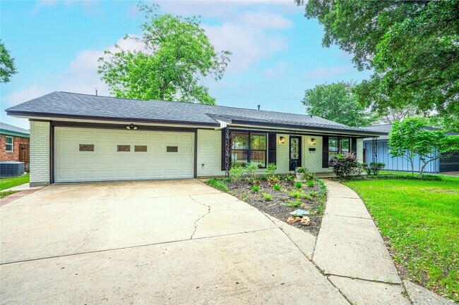 Building Photo - 1422 Wisterwood Dr