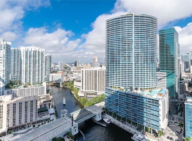 Building Photo - 475 Brickell Ave
