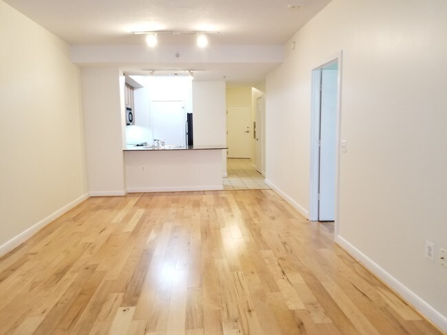 living/dining area - 400 Massachusetts Ave NW