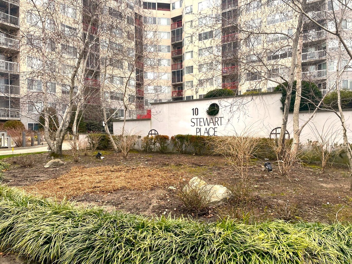 Primary Photo - 10 Stewart Pl