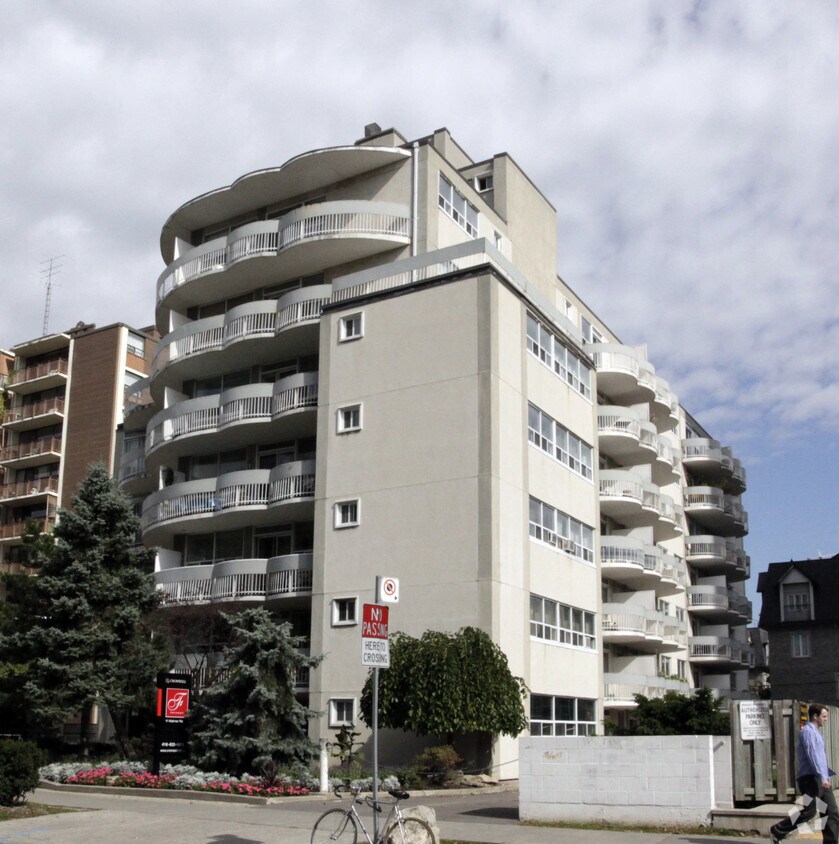 Farewell Apartments Apartments 11 Walmer Rd Toronto, ON