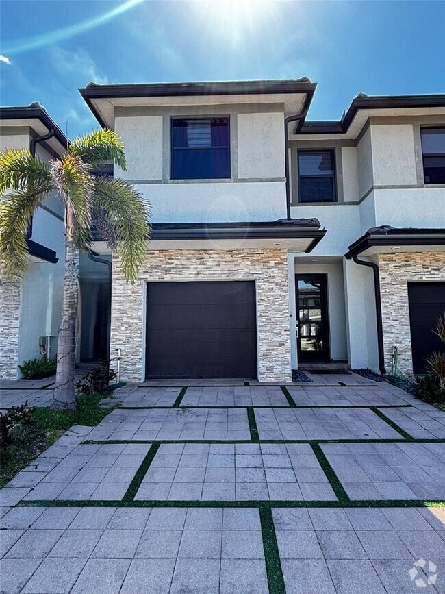 Building Photo - 15860 NW 91st Ct