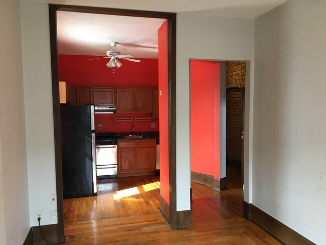 Building Photo - 609 S 9th St