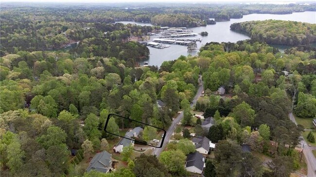 Foto del edificio - 2550 Lakeview Trail