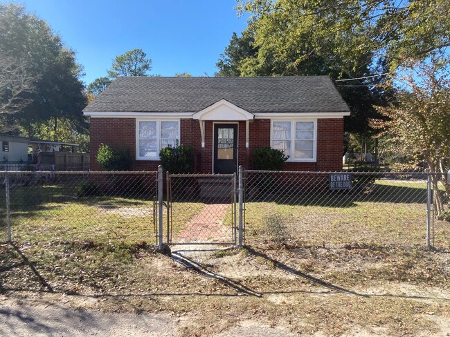 Foto del edificio - 2 Bedroom House in West Columbia Available for Rent Now