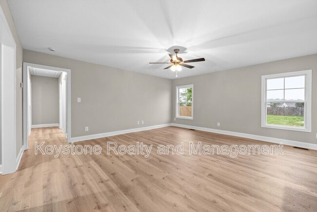 Building Photo - 3800 Roscommon Way