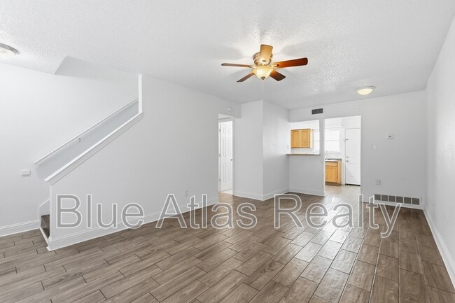 Foto del edificio - 2713 Wimbledon Ct