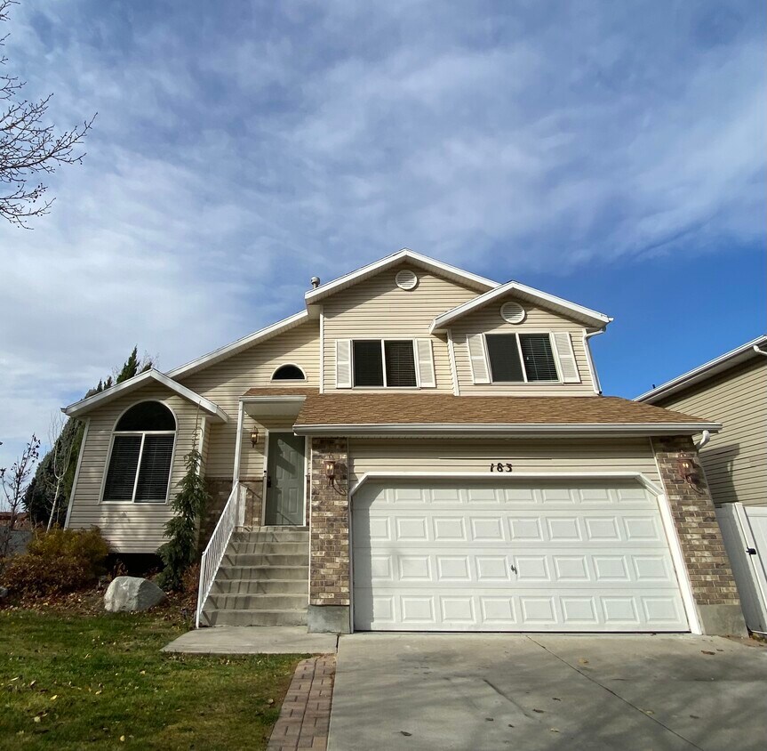 Primary Photo - 183 E Manilla Dr