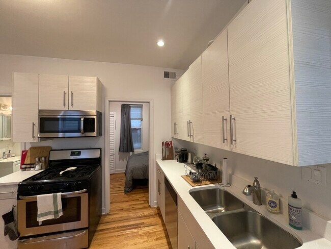 Foto del edificio - 1452 N Greenview Ave