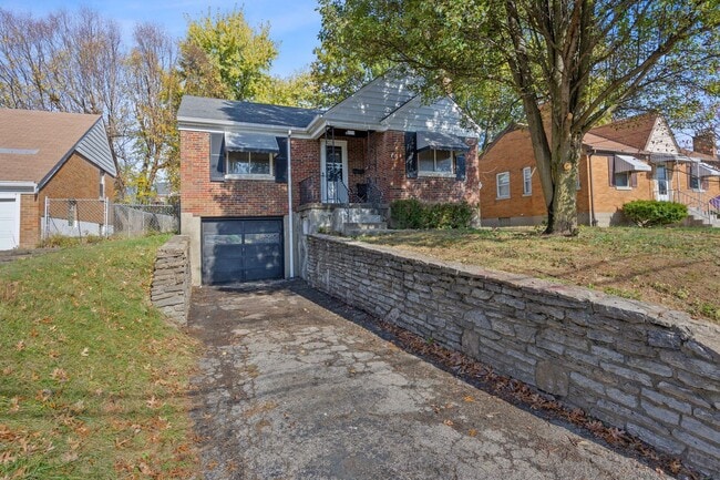 Building Photo - BRIDGETOWN - Adorable spacious 2 bed 1 bath brick ranch.