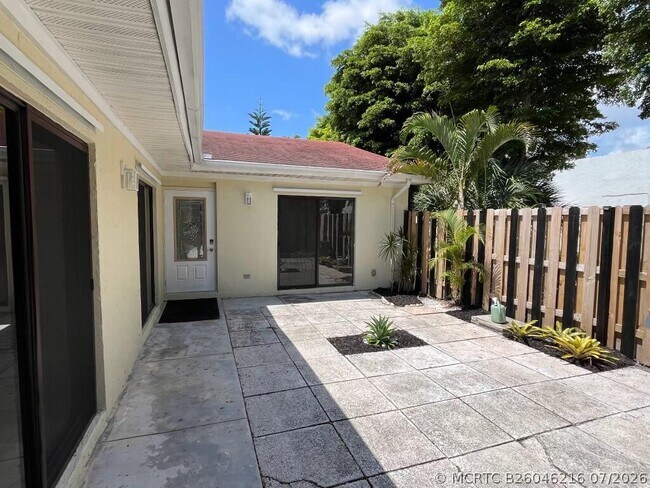 Foto del edificio - 4397 Woodstock Dr