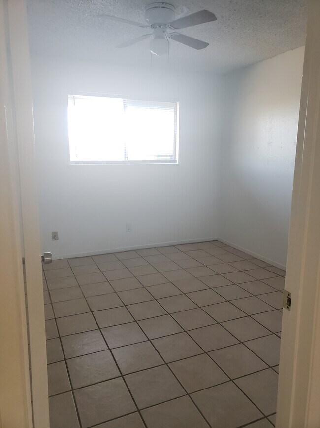 Fotografía del edificio - 6222 S Elm Ave