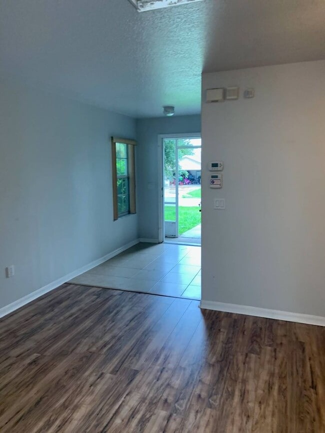 Building Photo - 38A Lindsay Dr
