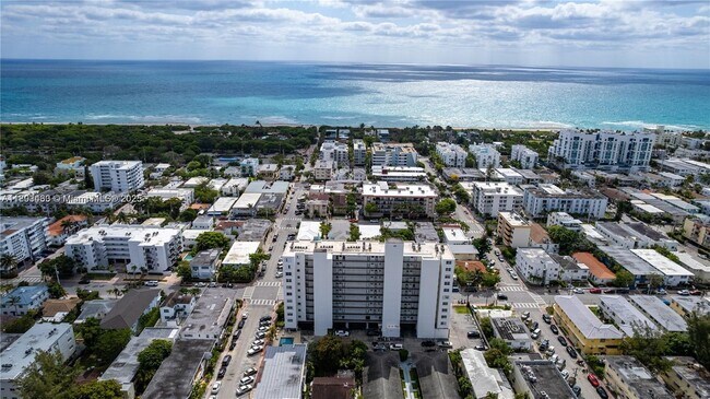 Foto del edificio - 7850 Byron Ave