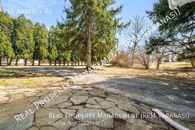 Building Photo - 10 Abberly Rd