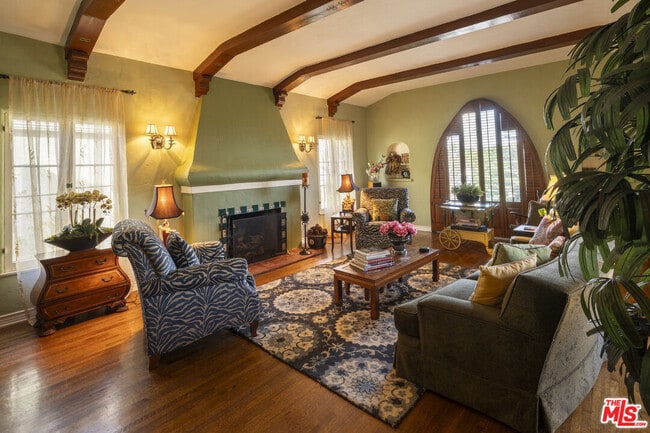 Building Photo - 2005 Holmby Ave