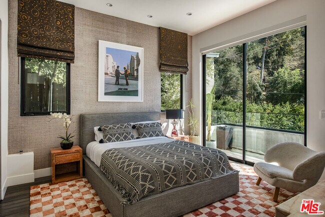 Foto del edificio - 8145 Willow Glen Rd