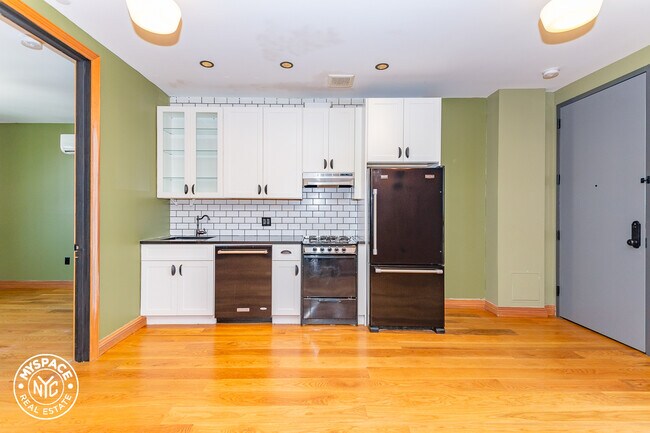 Building Photo - 1655 Palmetto St