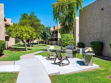 Foto principal - 8055 E Thomas Rd