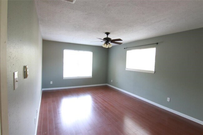 Building Photo - 10555 Turtlewood Ct