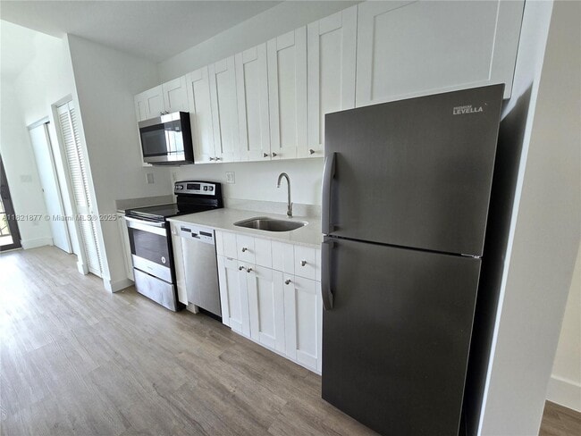 Building Photo - 4100 SW 64th Ave