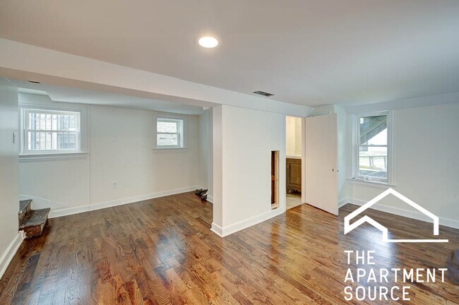 Building Photo - 1341 W Fletcher St