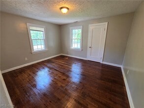 Building Photo - 1405 Villa Dr