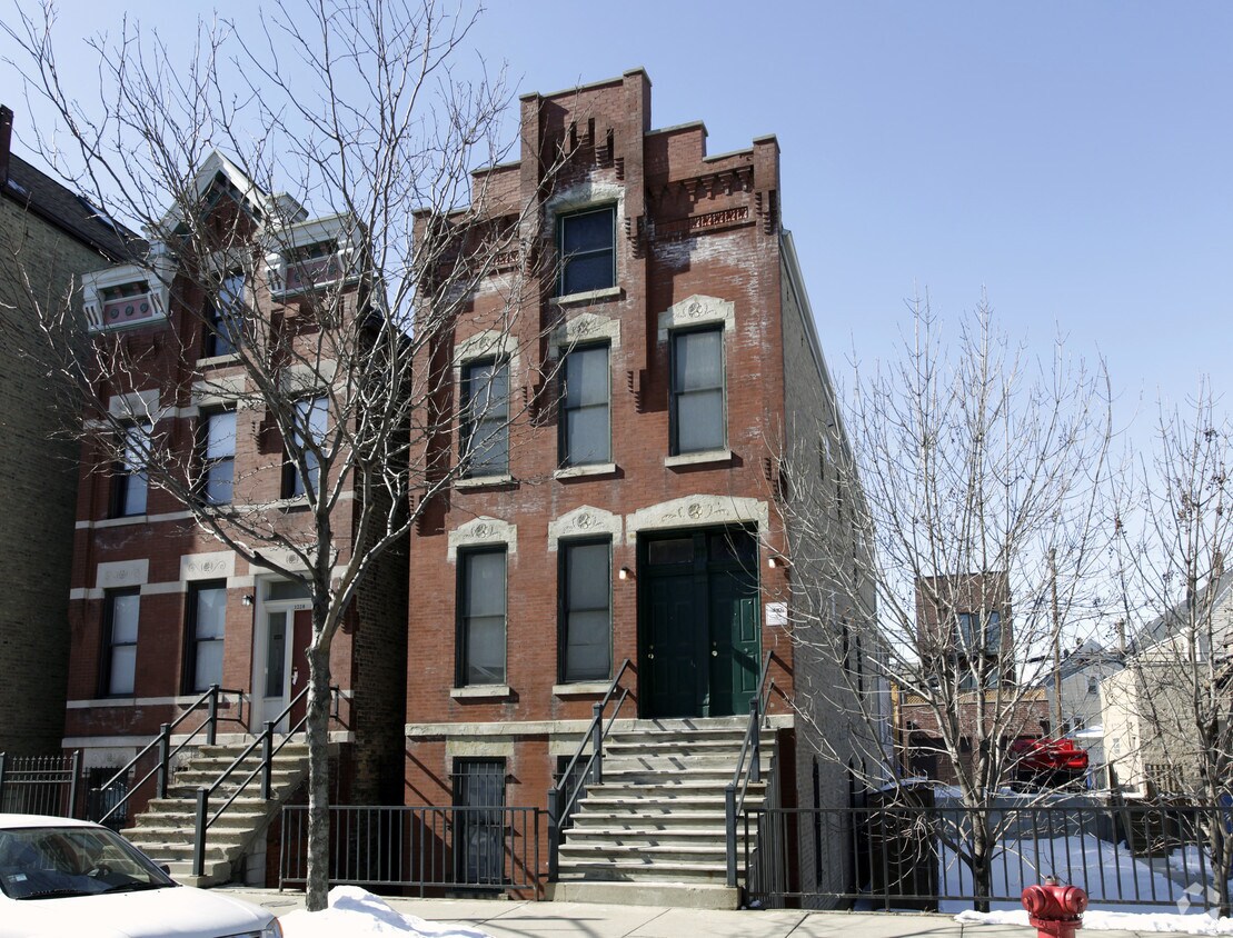 Primary Photo - 1230 N Greenview Ave