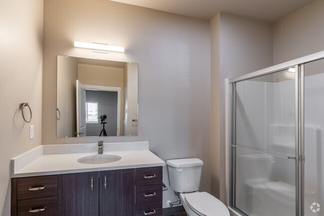 2HAB, 2BA - 1,019 ft² - Baño principal - Spring Woods