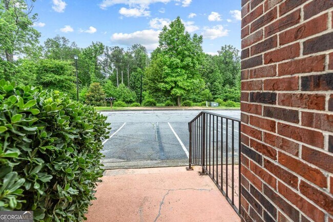 Building Photo - 2030 Kings Gate Cir SW