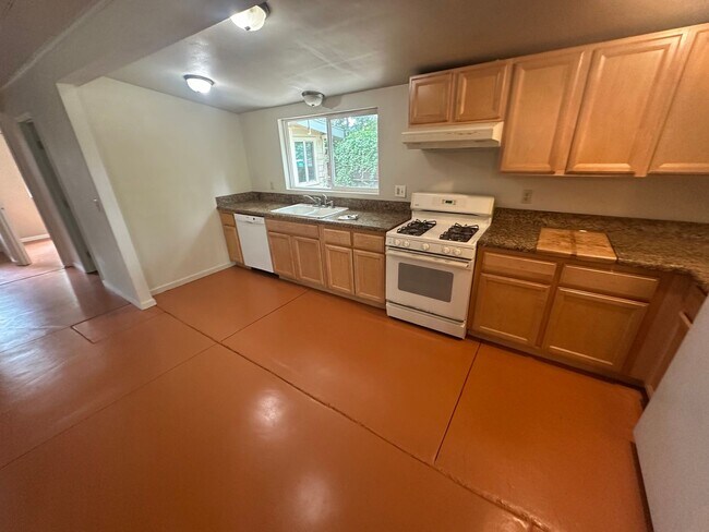 Foto del edificio - 2 BR w/ Bonus Room/Office