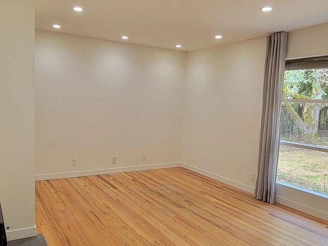 Foto del edificio - Updated 3-Bedroom Home with Spacious Yard in Broadview/Bitter Lake
